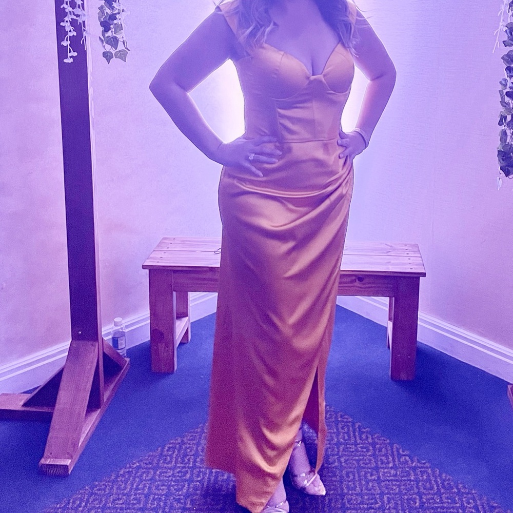 Amazing Formal dress color yellow size Large
